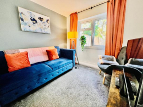 New!! Refurbished 4 Bedroom House in the Heart of Basildon I Weekly or Monthly Stay Offer I Free Parking I Sleeps 7